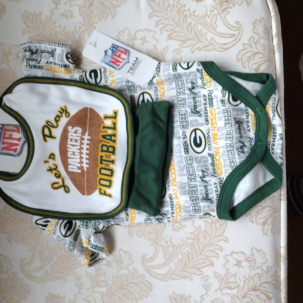 NFL packer infant 0/3 onesie with matching bib and cap.